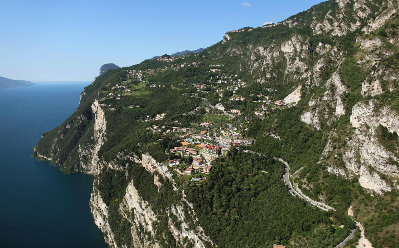 Village Bazzanega - Montagnoli Group Tremosine Екстер'єр фото